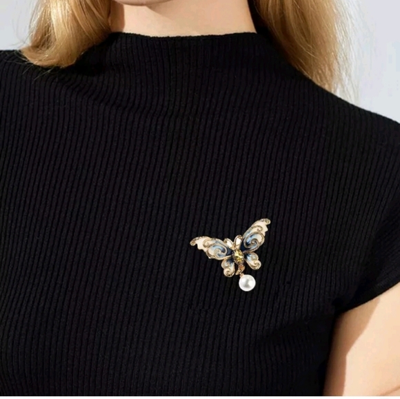 Gold plated pink and white crystal pearl butterfly necklace/brooch - Picture 4 of 12